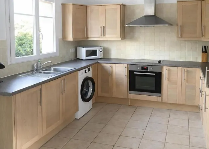 Detached Family In Villa *